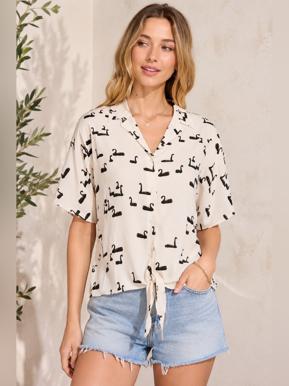 Mudo Collection Black Swan Print Tie-Front Blouse Women’s XS Ivory Short Sleeve
